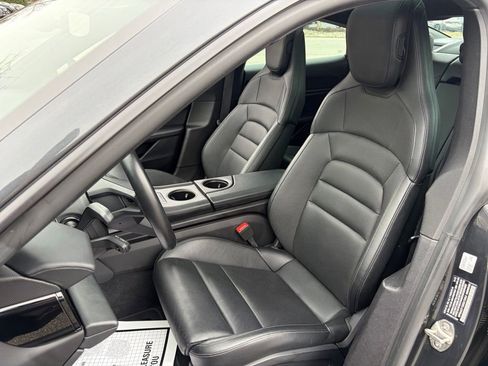 Used 2022 Porsche Taycan image 21