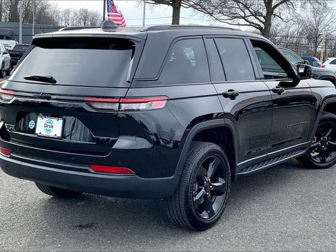 Certified 2025 Jeep Grand Cherokee Altitude AWD/4WD image 11