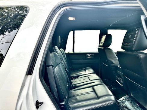 Used 2016 Lincoln Navigator Reserve image 12