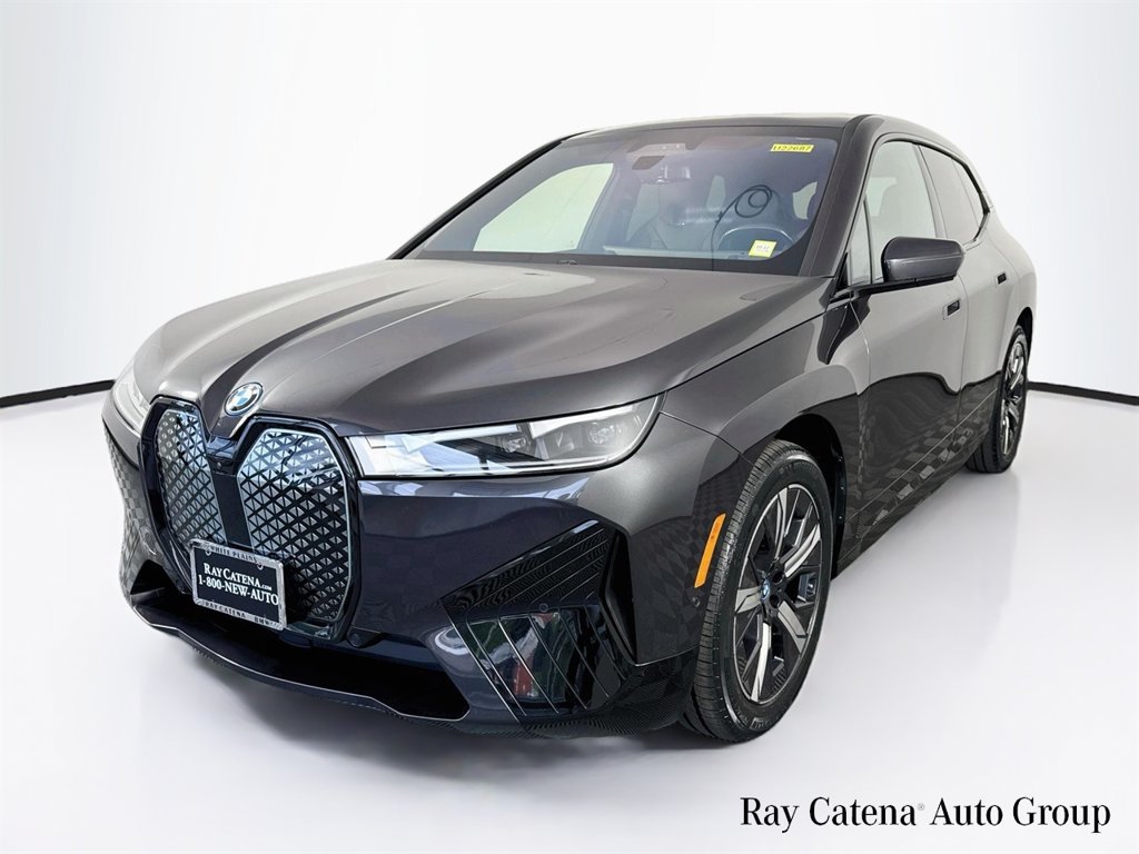 Used 2024 BMW iX xDrive50 w/ Premium Package AWD/4WD image 3