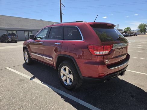 Used 2013 Jeep Grand Cherokee Overland AWD/4WD image 4