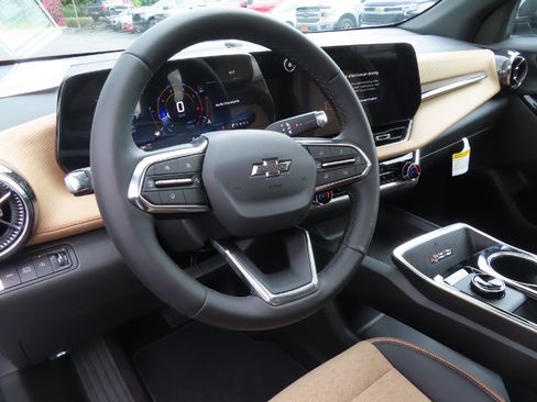 New 2025 Chevrolet Equinox ACTIV w/ Safety and Technology Package image 14