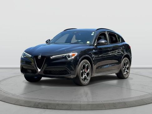 Used 2023 Alfa Romeo Stelvio Ti AWD/4WD image 3
