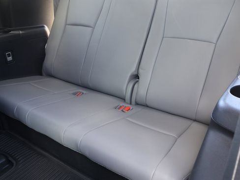 Used 2021 Toyota Highlander Limited image 17