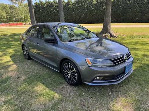 Used 2016 Volkswagen Jetta Sport FWD image 5