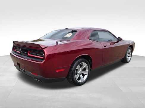 Used 2018 Dodge Challenger SXT RWD image 7