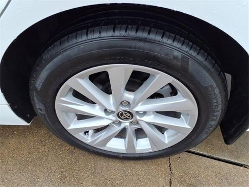 Used 2023 Toyota Camry LE image 18