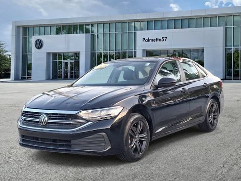 Used 2023 Volkswagen Jetta SE FWD image 3