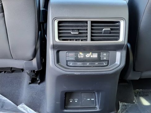 Used 2025 Volkswagen Atlas SEL AWD/4WD image 10
