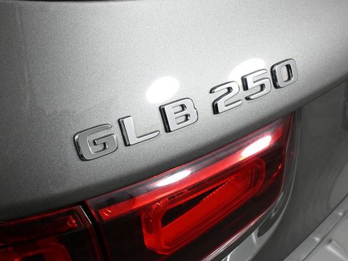 Used 2022 Mercedes-Benz GLB 250 4MATIC image 28