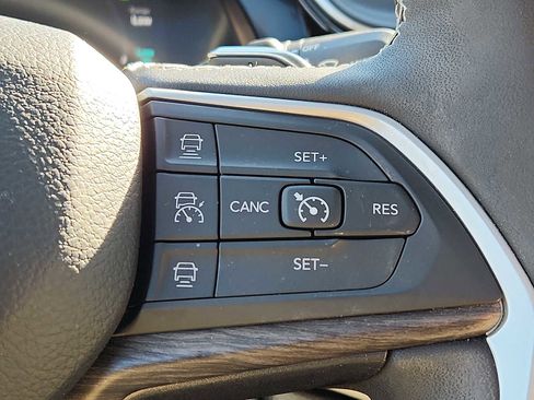 Used 2022 Jeep Grand Cherokee Limited 4xe image 22