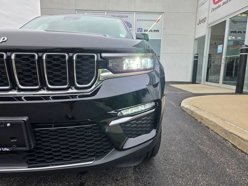 Used 2022 Jeep Grand Cherokee Limited AWD/4WD image 10
