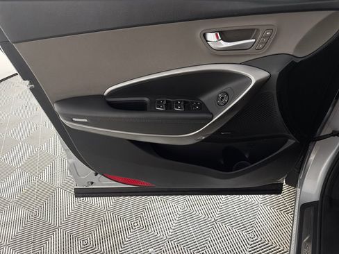 Used 2017 Hyundai Santa Fe Limited AWD/4WD image 10