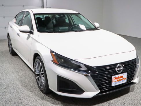 Used 2023 Nissan Altima 2.5 SV image 5