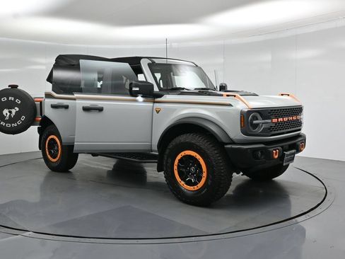 Used 2023 Ford Bronco Badlands w/ Sasquatch Package AWD/4WD image 32