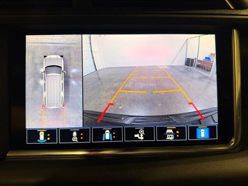 Used 2021 GMC Yukon Denali w/ Denali Premium Package image 23