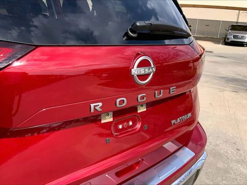 Used 2024 Nissan Rogue Platinum w/ Platinum Premium Package image 32