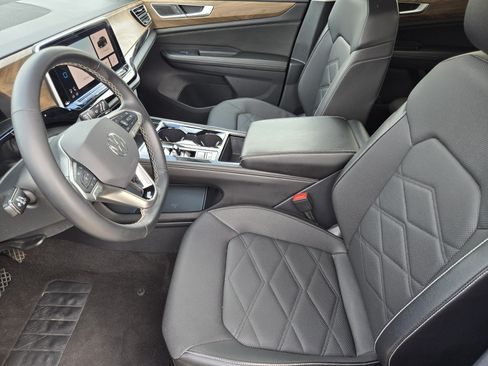 Used 2024 Volkswagen Atlas SE AWD/4WD image 9