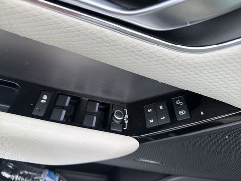 Used 2020 Land Rover Range Rover Velar R-Dynamic S image 21