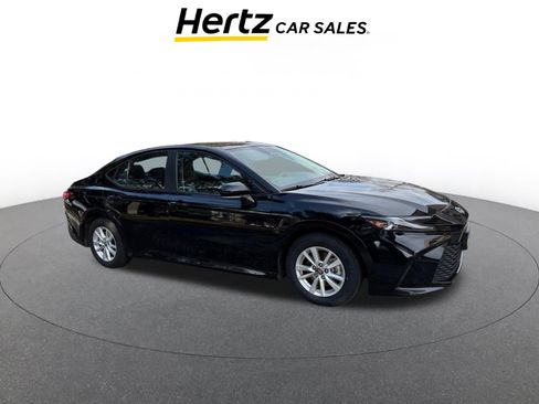 Used 2025 Toyota Camry LE image 1