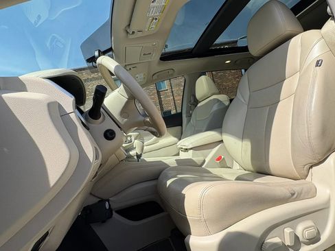 Used 2017 Nissan Murano Platinum w/ Platinum Technology Package AWD/4WD image 2