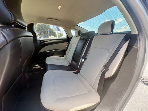 Used 2019 Ford Fusion SE w/ Equipment Group 151A FWD image 13
