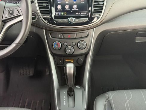 Used 2021 Chevrolet Trax LT w/ LT Convenience Package AWD/4WD image 16