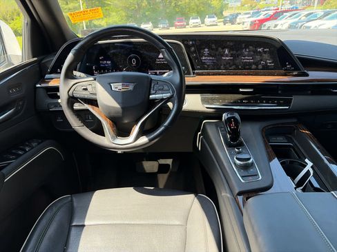 Used 2023 Cadillac Escalade ESV Premium Luxury AWD/4WD image 11