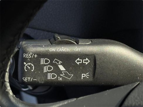 Used 2017 Volkswagen Tiguan Limited w/ Premium Package image 13