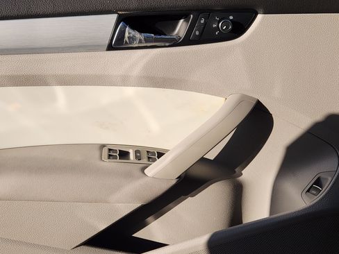 Used 2013 Volkswagen Passat 2.5 SE image 22