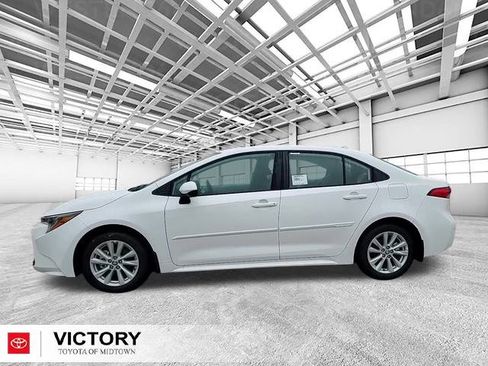 Used 2026 Toyota Corolla LE image 6