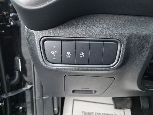 Used 2025 Kia Soul LX w/ LX Technology Package FWD image 14