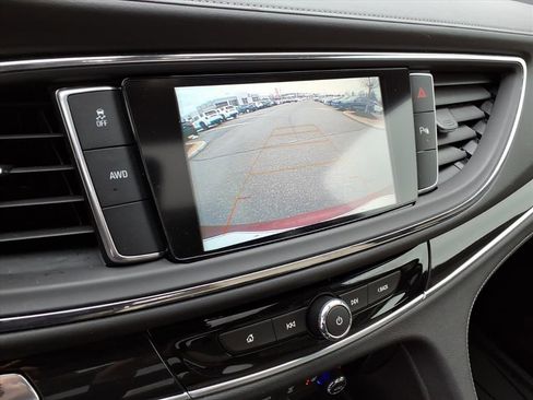 Used 2019 Buick Enclave Essence image 19