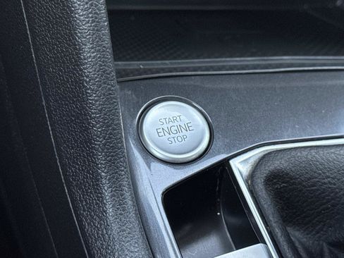 Certified 2024 Volkswagen Tiguan SE FWD image 19