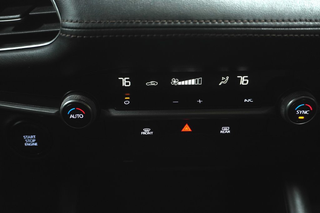 Used 2020 MAZDA MAZDA3 AWD Sedan w/ Select Package image 18