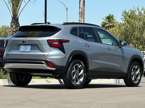 New 2026 Chevrolet Trax LT w/ Driver Confidence Package FWD image 4