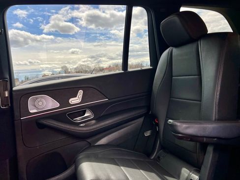 Used 2022 Mercedes-Benz GLS 450 4MATIC image 13