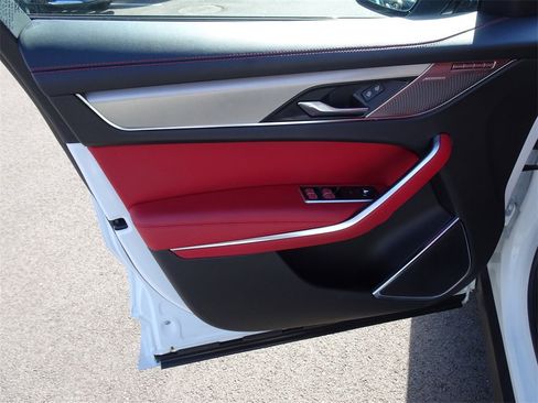 Used 2024 Jaguar F-PACE R-Dynamic S image 7