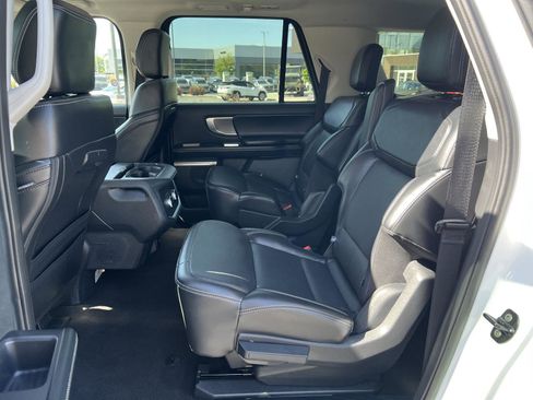 Used 2025 Ford Expedition Max Platinum AWD/4WD image 27