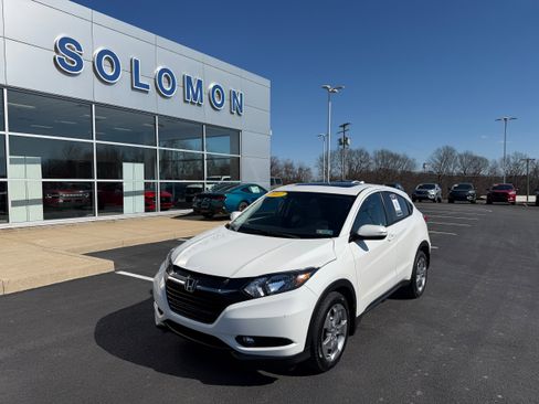 Used 2017 Honda HR-V EX image 2