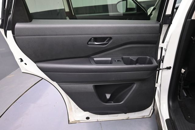 Used 2024 Nissan Pathfinder SV FWD image 18