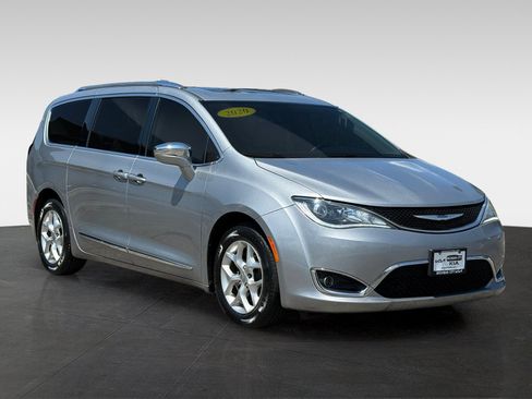 Used 2020 Chrysler Pacifica Limited FWD image 3