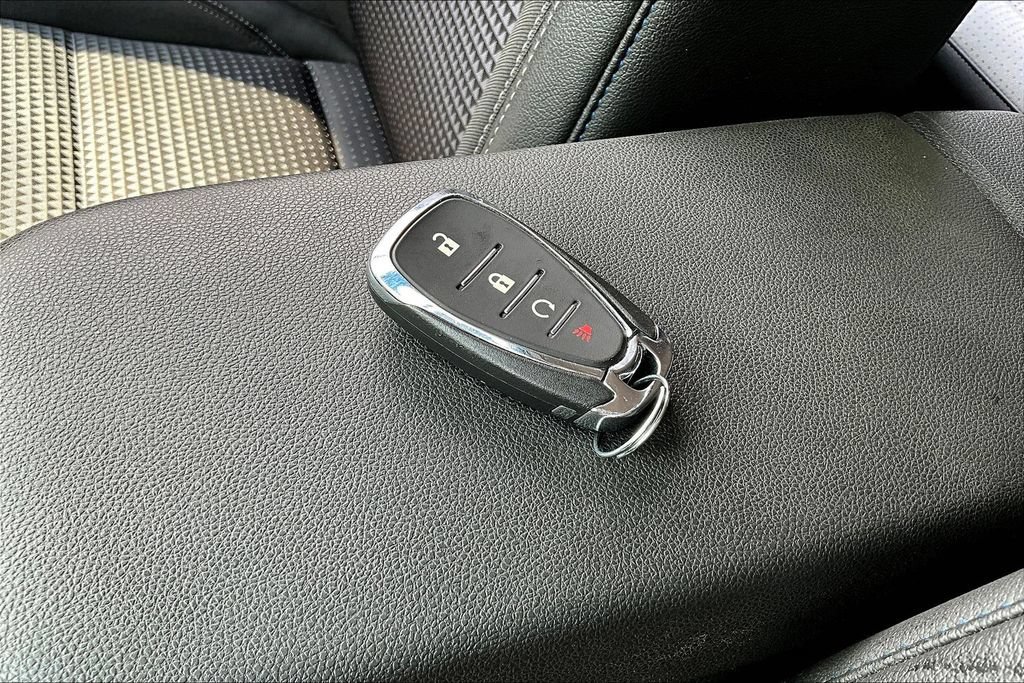 Used 2025 Chevrolet Trax LT w/ LT Convenience Package FWD image 34