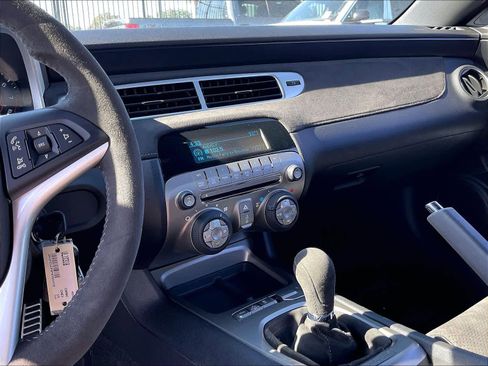 Used 2015 Chevrolet Camaro Z/28 RWD image 8