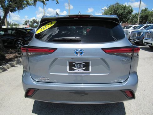 Used 2023 Toyota Highlander Limited FWD image 7