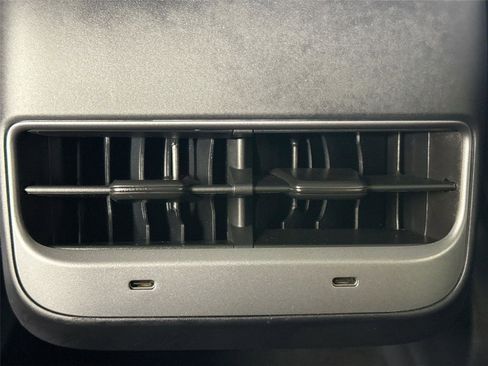 Used 2021 Tesla Model Y Long Range image 32