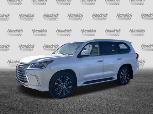 Used 2020 Lexus LX 570 4WD w/ 3rd Row & Luxury Pkg image 5