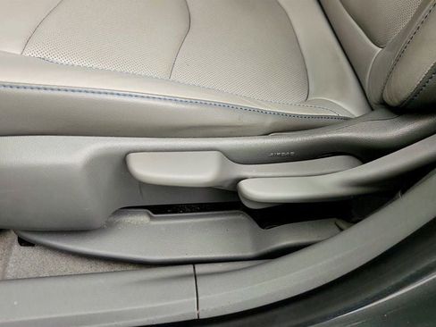 Used 2017 Chevrolet Volt LT w/ Comfort Package image 11