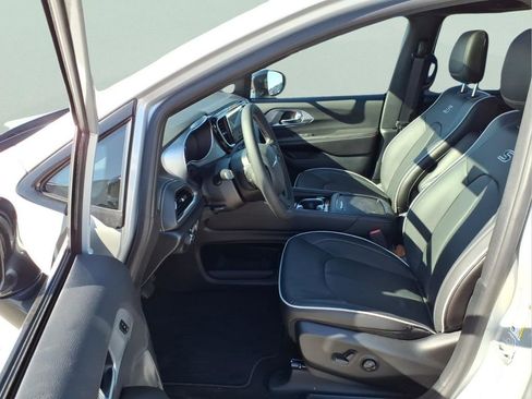 New 2026 Chrysler Pacifica Limited AWD/4WD image 24