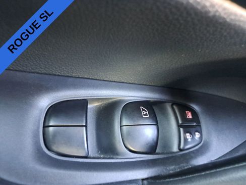 Used 2017 Nissan Rogue SL image 16